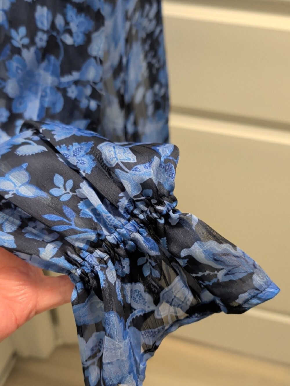 French Connection NWT Size 2 Blue Floral Sheer Long-Sleeve Blouse - Picture 5 of 10
